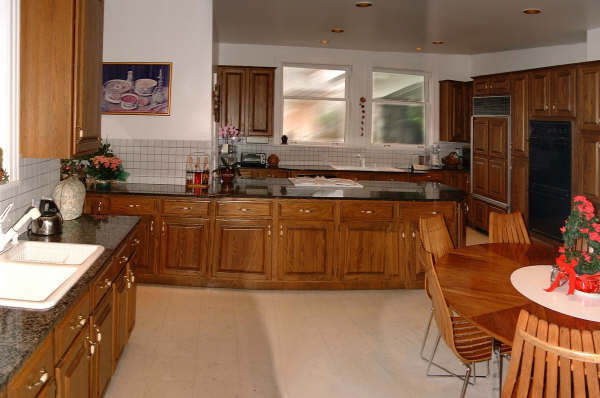  1537 Matthews Ave photo 2