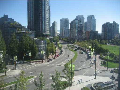 # 706 1408 STRATHMORE MEWS BB photo 6