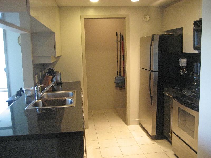 # 706 1408 STRATHMORE MEWS BB photo 17