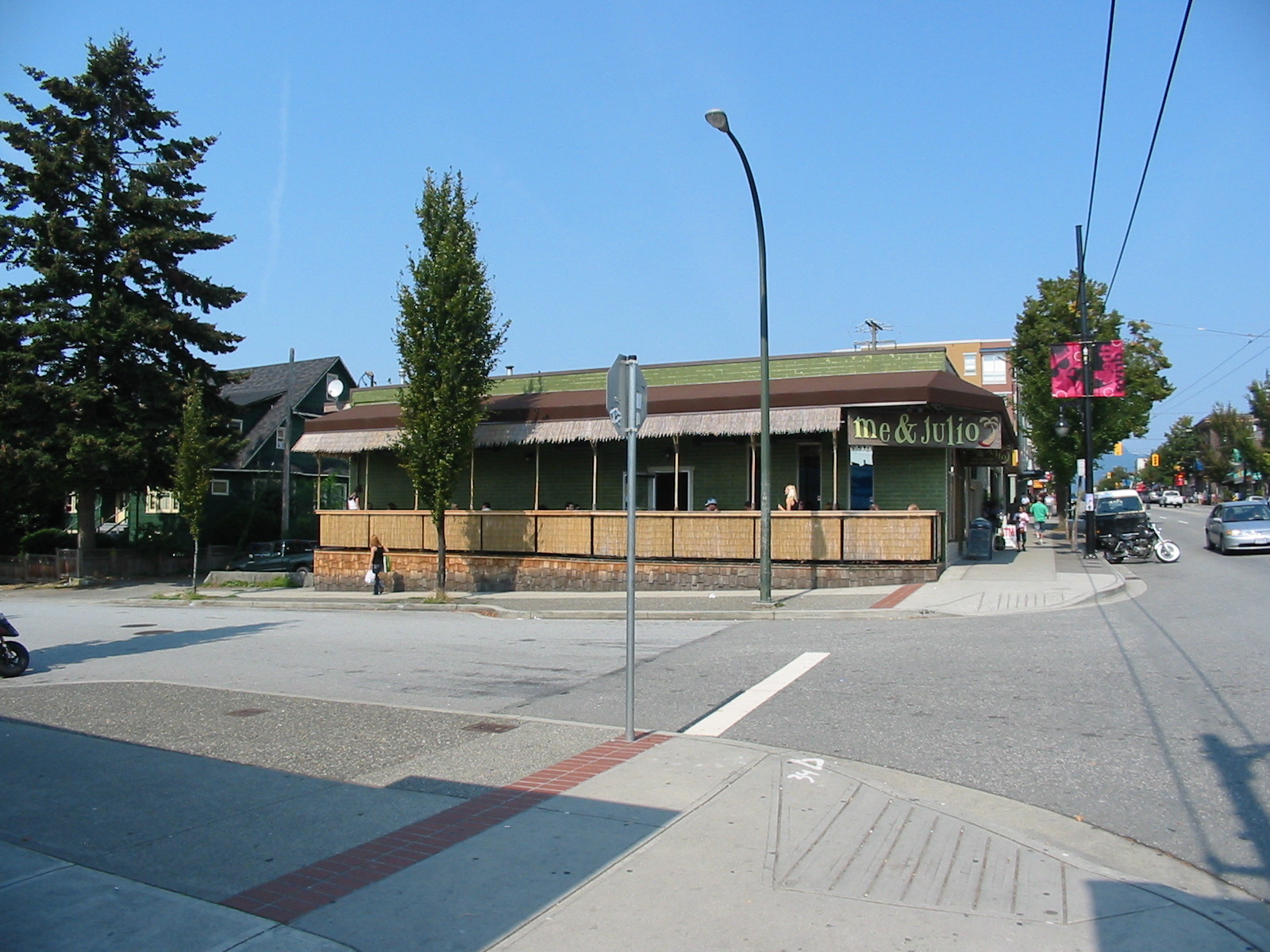  2095 Commercial Street