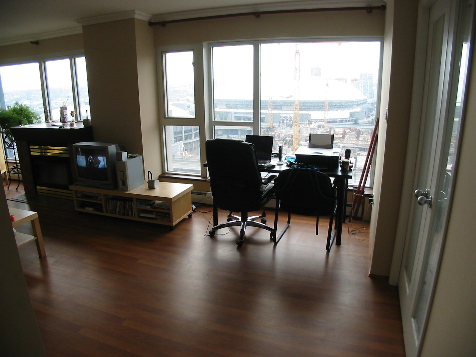 # 1604 183 Keefer PL