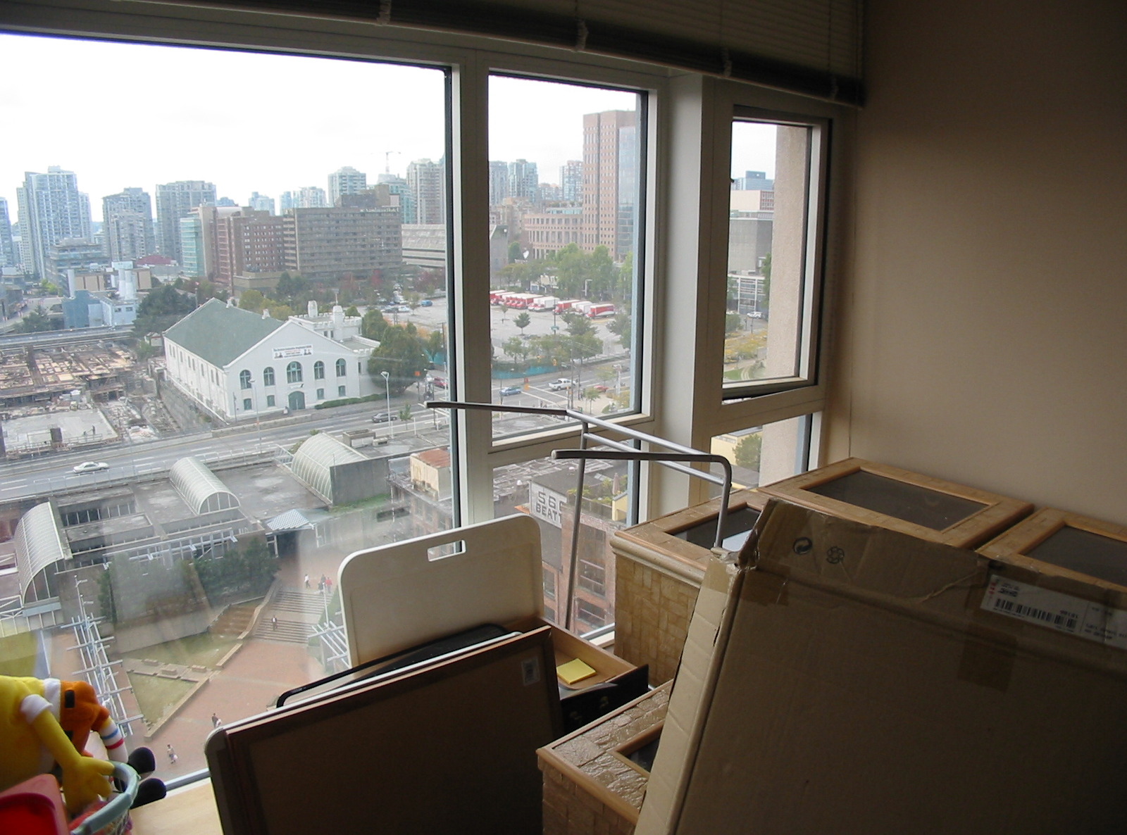 # 1604 183 Keefer PL photo 4
