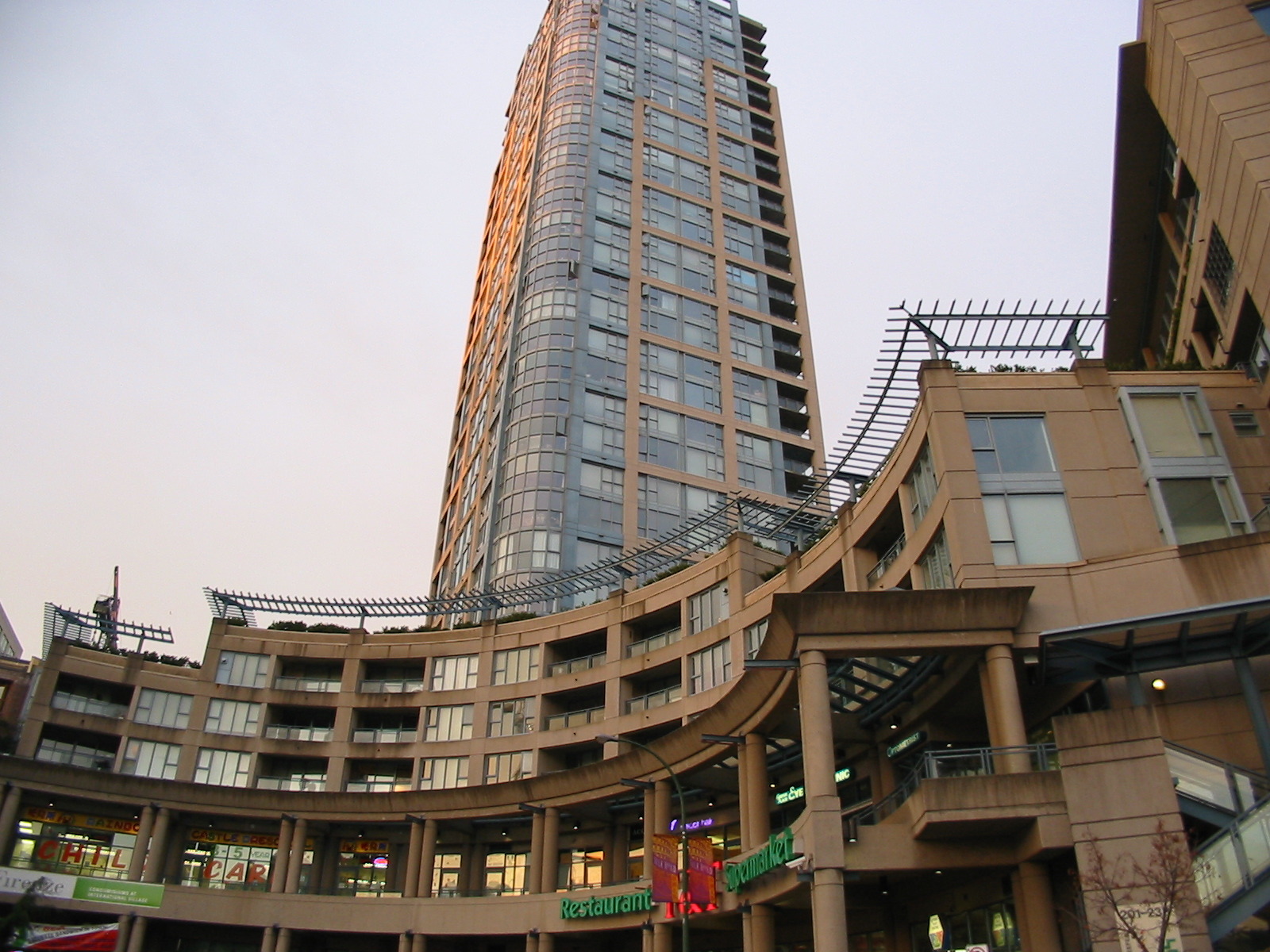 # 1604 183 Keefer PL photo 14