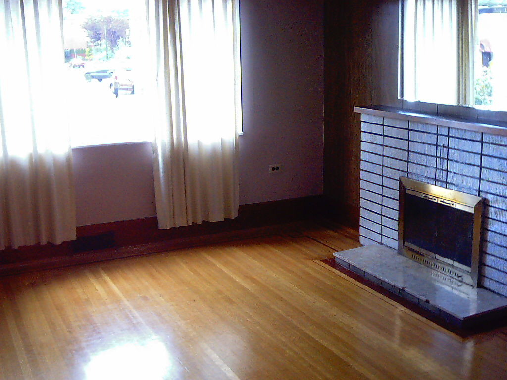  1076 E 20th  AVE photo 4