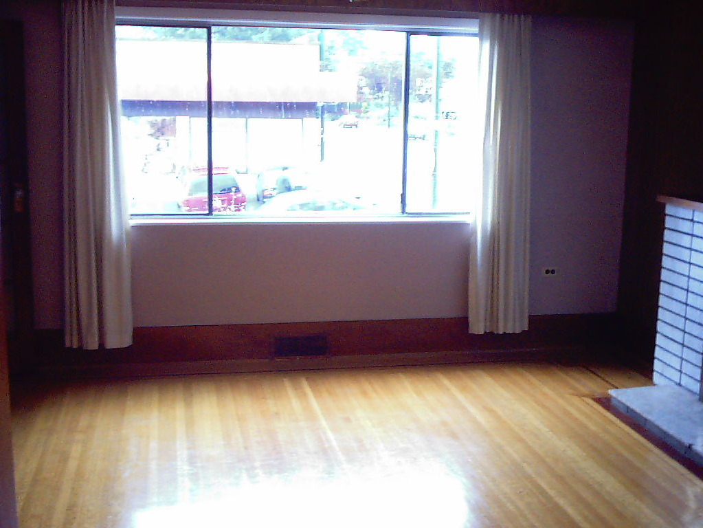  1076 E 20th  AVE photo 5