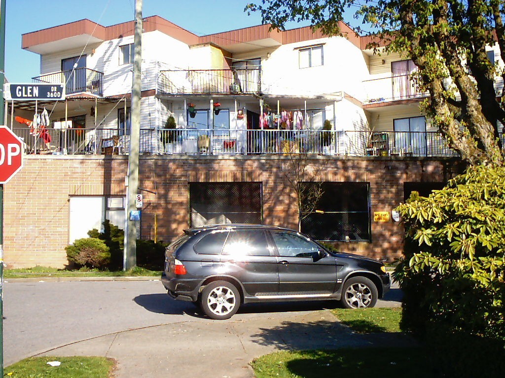  1076 E 20th  AVE photo 10